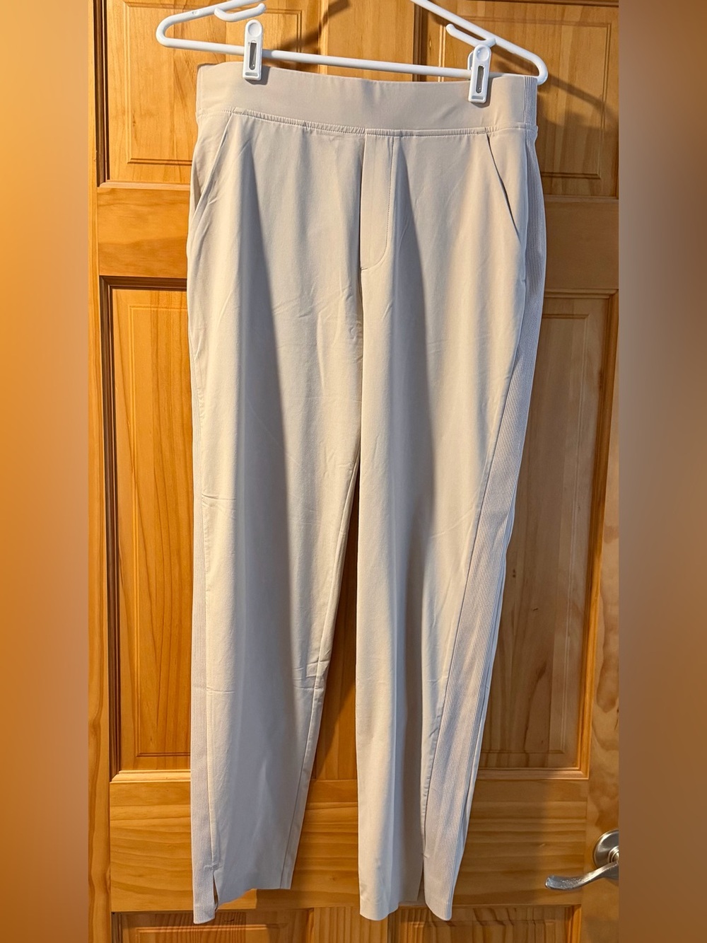Athleta Brooklyn Mid-Rise Ankle. Abelone Grey (light beige) Sz 6
